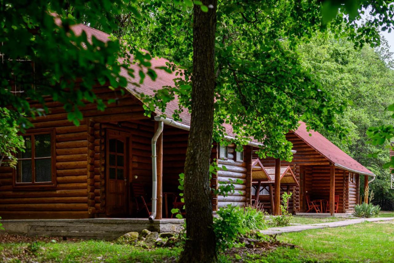 Kokapu Vadaszkastely Es Hotel & Apartments Nagyhuta Exterior photo