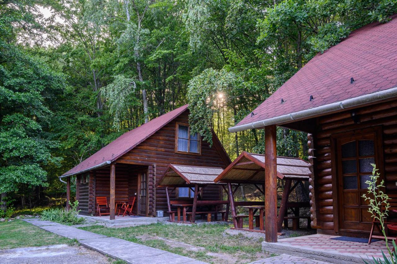 Kokapu Vadaszkastely Es Hotel & Apartments Nagyhuta Exterior photo